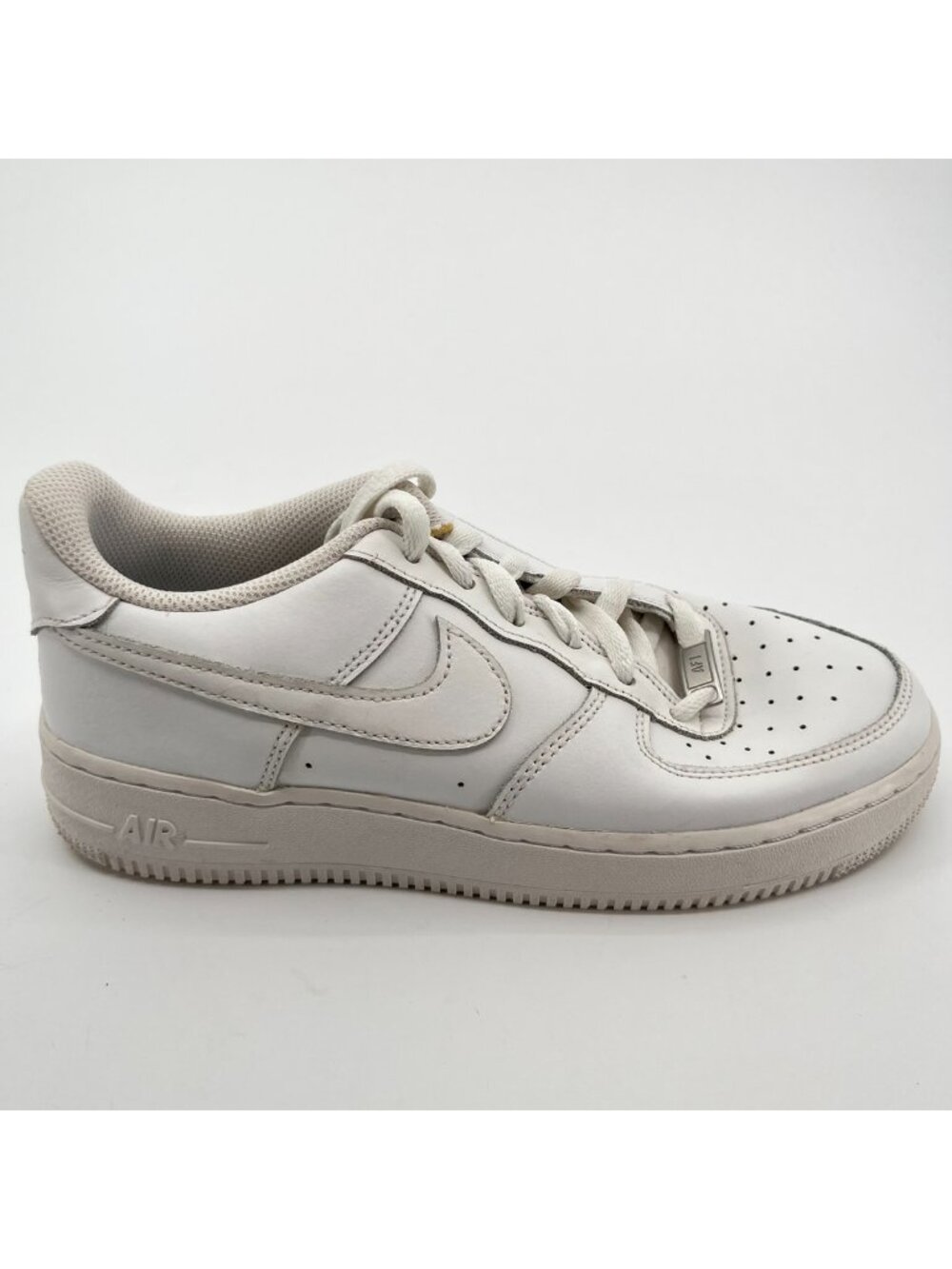 Nike Air Force 1 Low Boys Size 6.5Y Triple White Athletic Leather Shoes Sneakers